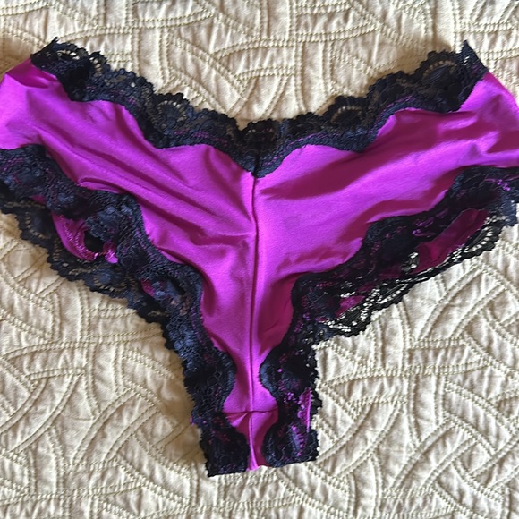 VS Bra & Panty Set - Picture 4 of 8